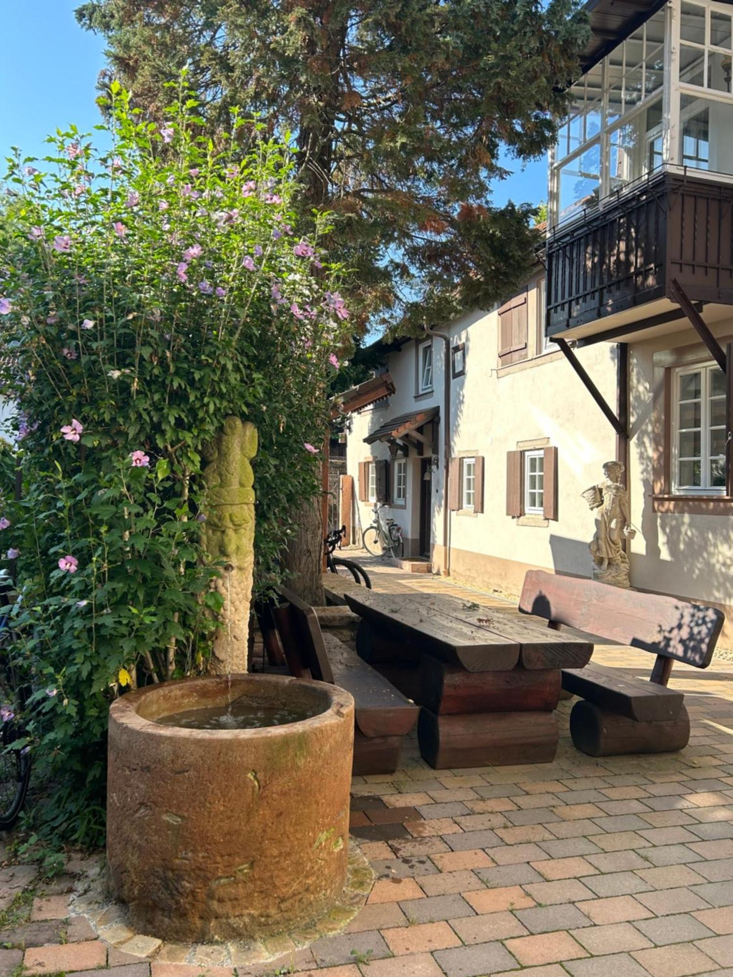 Exklusives Haus, Ruhig Gelegen Im Innenhof, Zentral, Lichtdurchflutet, 카를스루에 외부 사진